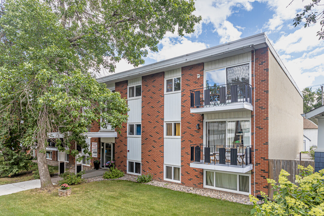 Queenland Apartments in Edmonton, AB - Building Photo