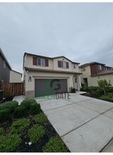 330 Hermosa St in Lathrop, CA - Building Photo - Building Photo
