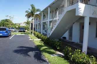 Mapleleaf Apartments in Fort Lauderdale, FL - Building Photo - Building Photo