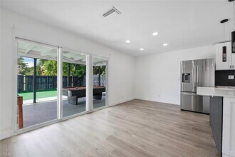 2416 NW 98th Ln in Coral Springs, FL - Building Photo - Building Photo