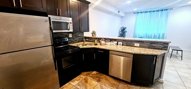 628 N 11th St, Unit 2 in Philadelphia, PA - Building Photo - Building Photo