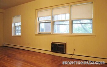 2018 Commonwealth Ave in Boston, MA - Building Photo - Building Photo