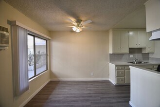 11255 Camarillo St-Unit -104 in Los Angeles, CA - Building Photo - Building Photo