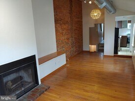 426 Dickinson St in Philadelphia, PA - Building Photo