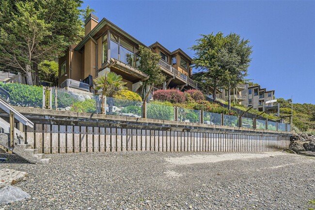 property at 3035 W Galer St