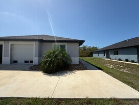 113 Boundary Blvd in Rotonda West, FL - Building Photo