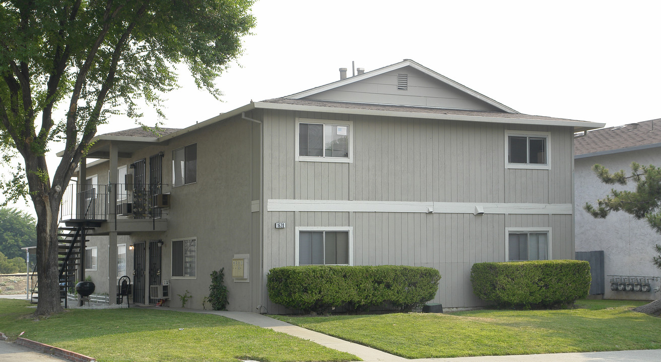 1620 Sycamore Dr in Antioch, CA - Building Photo