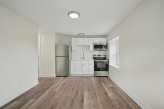 109 W Queen Ln in Philadelphia, PA - Building Photo - Building Photo