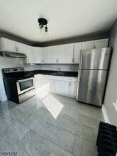 65 Van Ness Terrace, Unit 67 in Maplewood, NJ - Building Photo - Building Photo