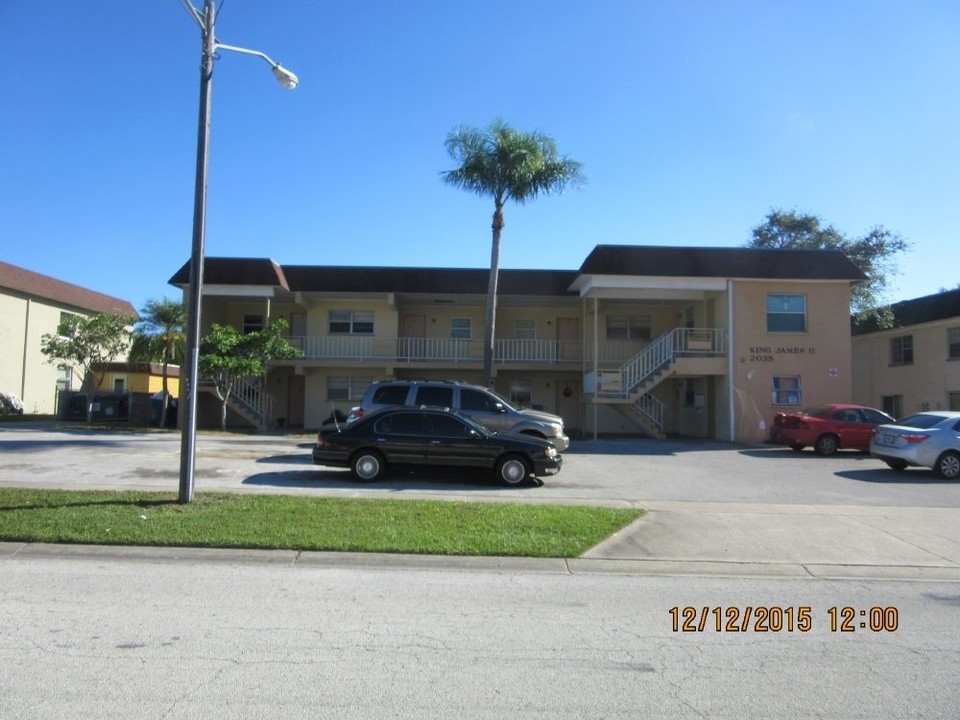 2035 Alpine Rd in Clearwater, FL - Building Photo