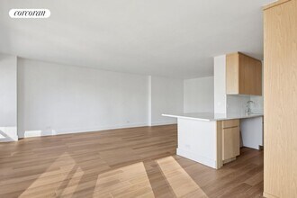 501 E 87th St in New York, NY - Building Photo - Building Photo