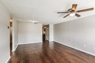 18221 NW 40th Ct in Miami Gardens, FL - Building Photo - Building Photo