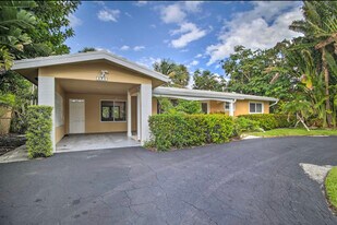 2169 Imperial Point Dr in Fort Lauderdale, FL - Building Photo