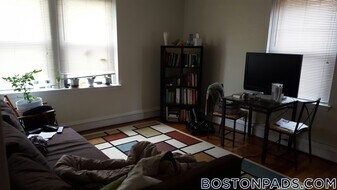 349 Pleasant St in Malden, MA - Building Photo