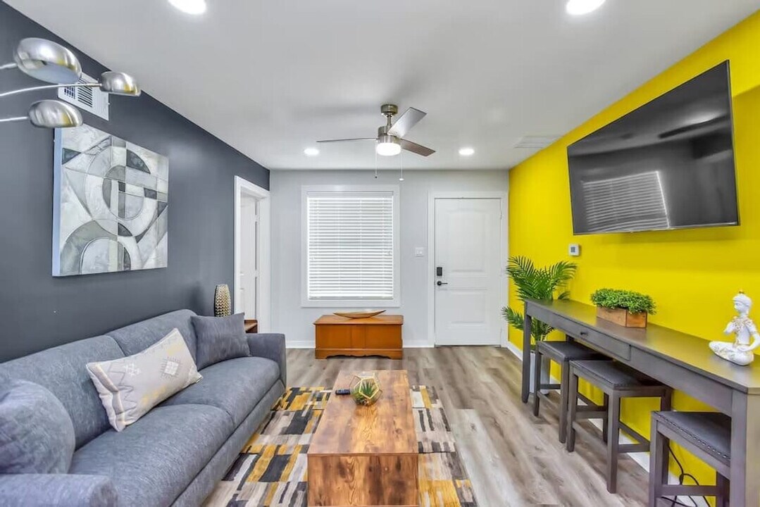 2620 Arbor St in Houston, TX - Building Photo