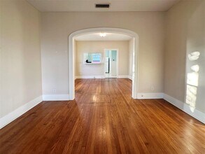4120 Avenue S 1/2 in Galveston, TX - Building Photo - Building Photo
