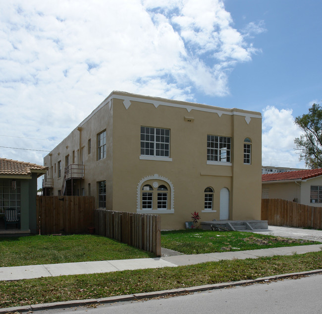 1654 Madison St in Hollywood, FL - Building Photo - Building Photo