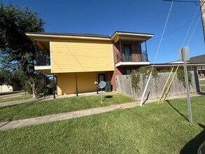 369 E Sale Rd in Lake Charles, LA - Building Photo - Building Photo