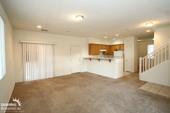 7936 Violet Dawn St in Las Vegas, NV - Building Photo - Building Photo