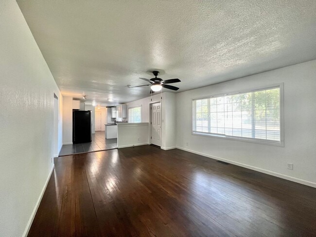 4206 Onyx Ave in Klamath Falls, OR - Building Photo - Building Photo