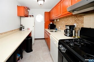 235 Prospect Ave in Hackensack, NJ - Building Photo - Building Photo