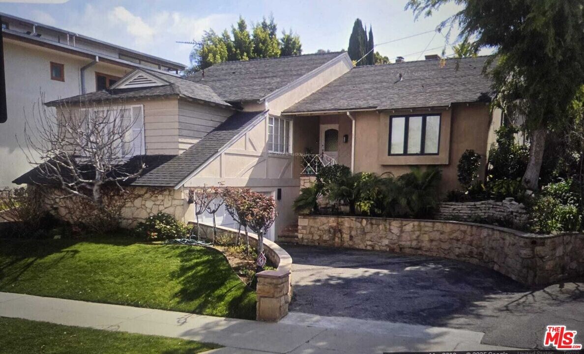 9312 Bolton Rd in Los Angeles, CA - Building Photo