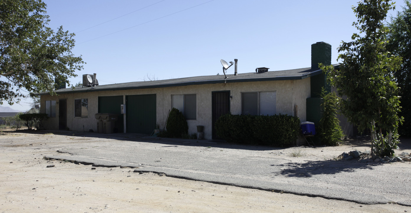 14986-14996 Sequoia Ave in Hesperia, CA - Building Photo