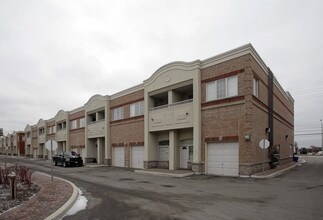 9461-9461 Jane St in Vaughan, ON - Building Photo - Building Photo