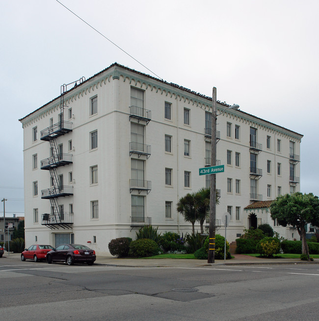 El Prado Apartments in San Francisco, CA - Foto de edificio - Building Photo