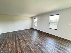 488 Switchgrass Ct in Bunker Hill, WV - Building Photo - Building Photo