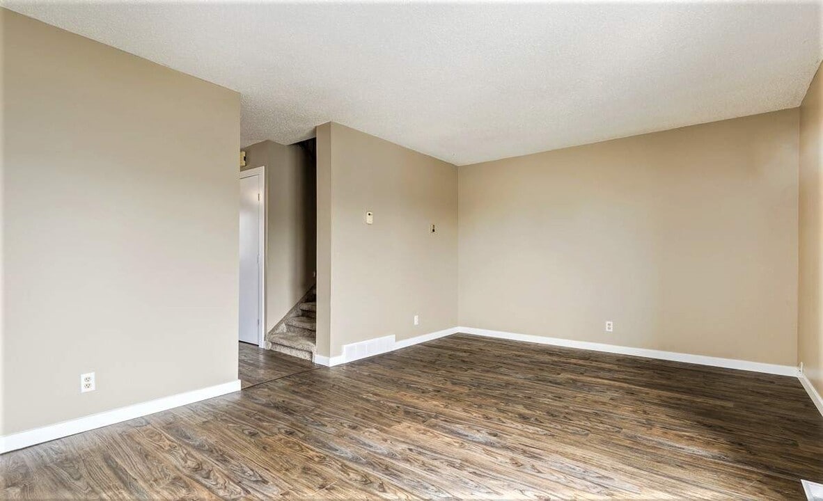 Blue Sage Townhouses in Moose Jaw, SK - Building Photo