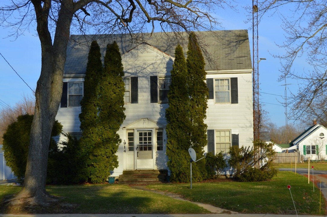 914 N Main St in Watervliet, MI - Foto de edificio