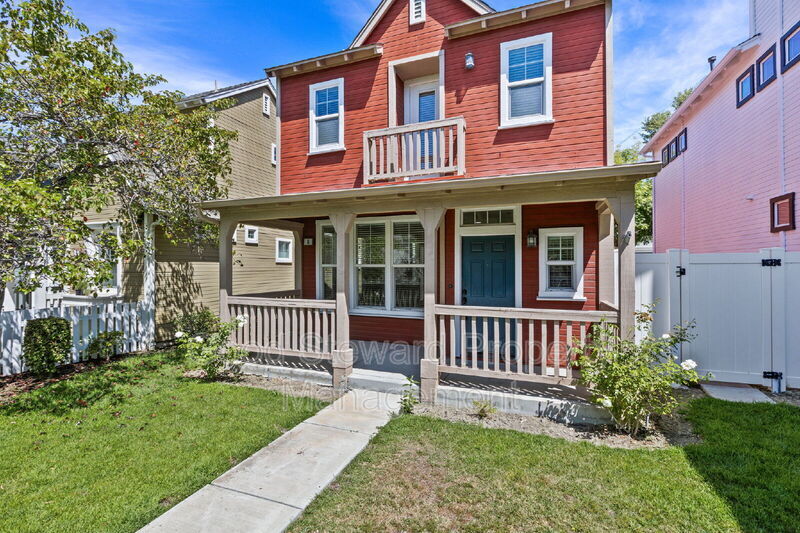 6 Lindenwood Farm in Mission Viejo, CA - Building Photo