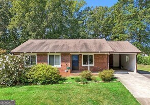 886 Perimeter Rd in Dawsonville, GA - Building Photo