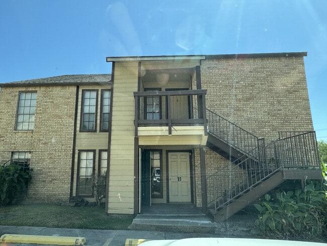 property at 2210 Capitan Dr
