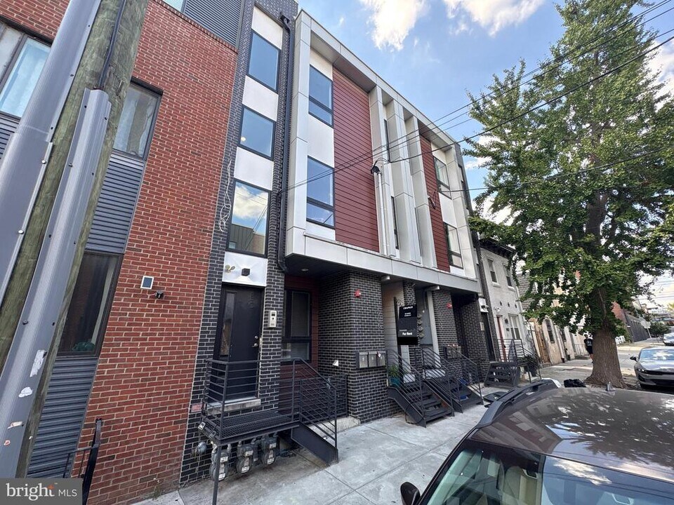 1906 E Hagert St in Philadelphia, PA - Building Photo