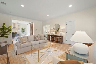 15 Government Rd in Savannah, GA - Building Photo