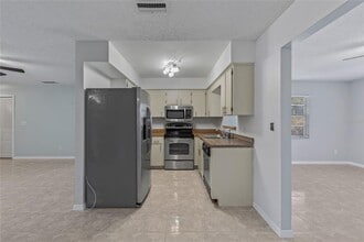2711 N Dellwood Dr in Eustis, FL - Building Photo - Building Photo
