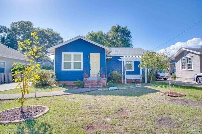 2303 N 20th Ave in Pensacola, FL - Foto de edificio - Building Photo
