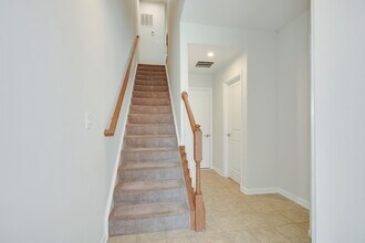 43501 Apple Orch Sq in Brambleton, VA - Foto de edificio - Building Photo