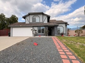 1658 W Sunnyview Dr in Rialto, CA - Building Photo