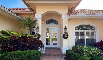 132 Thornton Dr in Palm Beach Gardens, FL - Building Photo