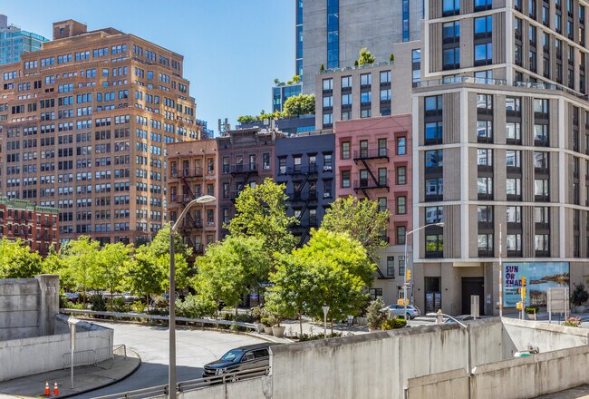 410 W 36th St in New York, NY - Foto de edificio - Building Photo