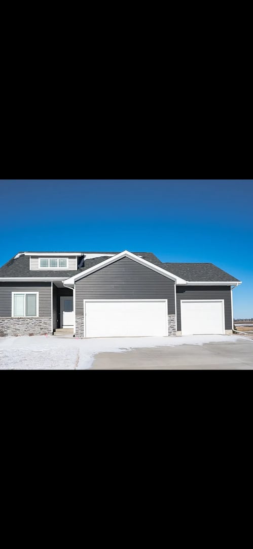 property at 645 SE Tallgrass Ln
