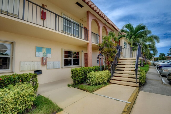 2600 S Kanner Hwy in Stuart, FL - Building Photo - Building Photo