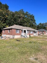 18 Dixie Dr in Sumter, SC - Building Photo