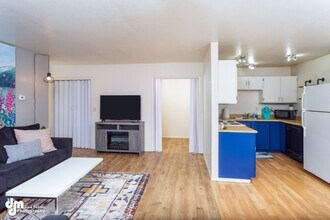 887 E 76th Ave in Anchorage, AK - Building Photo - Building Photo