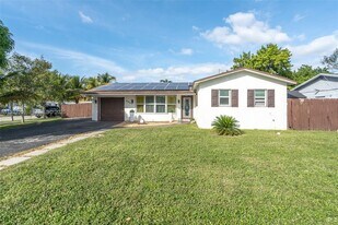 6841 NW 7th Ct in Margate, FL - Building Photo