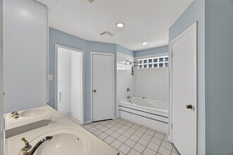 1631 Bradney Dr in Houston, TX - Building Photo - Building Photo