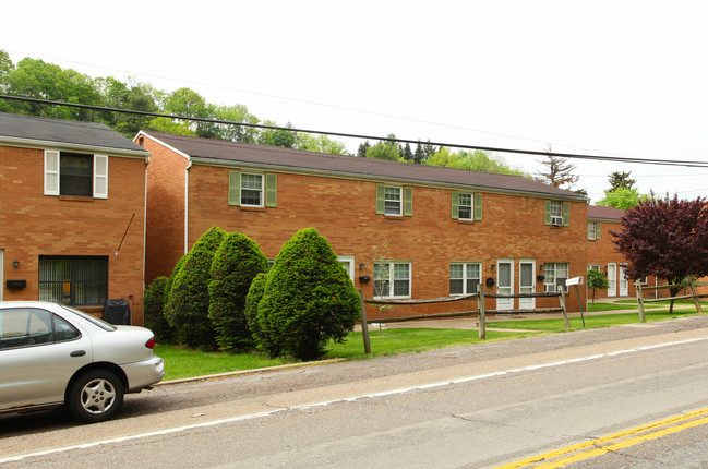 1370 Bower Hill Rd in Bridgeville, PA - Building Photo - Building Photo